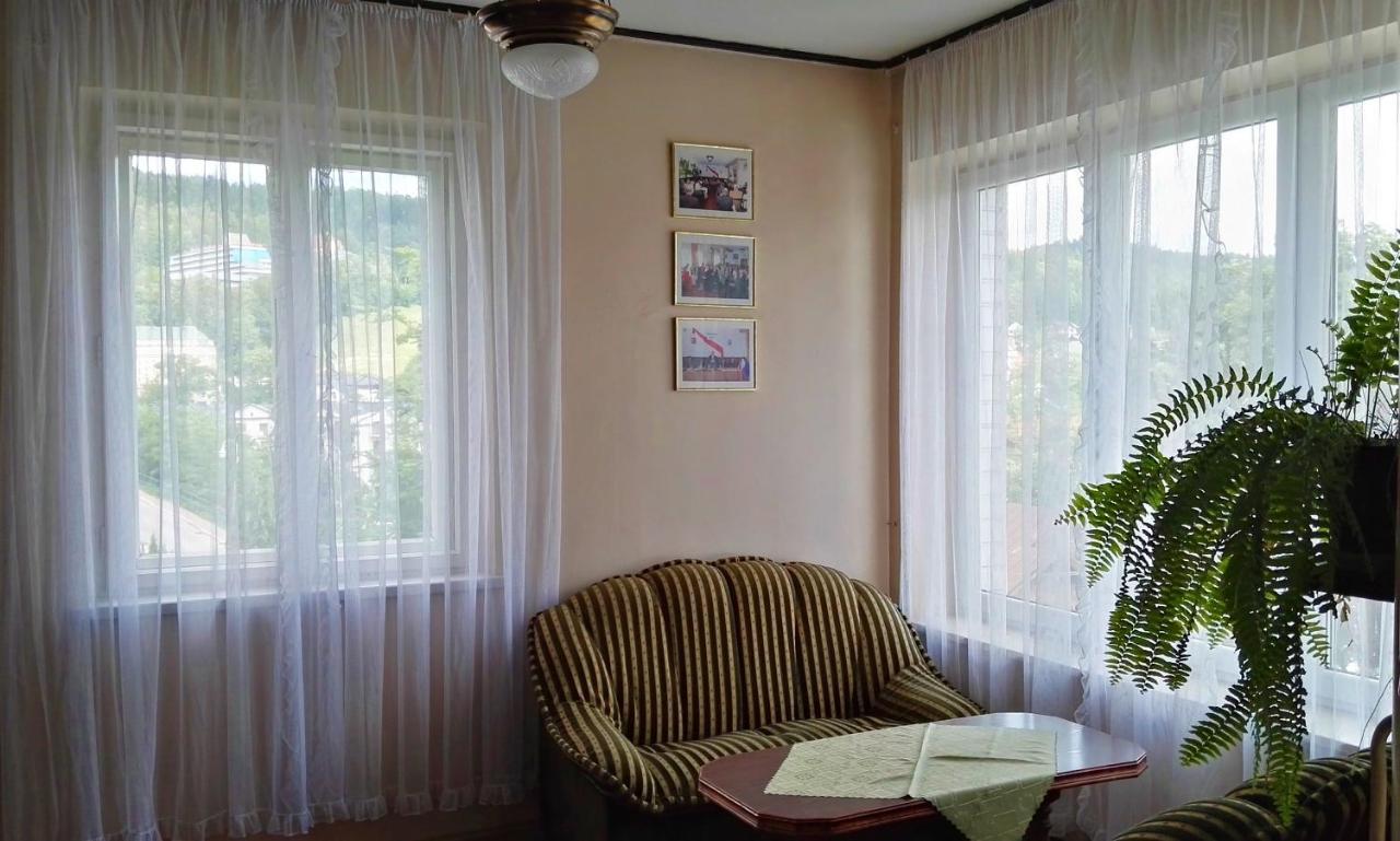 Domy Wczasowe Tryumfy Acomodação com café da manhã Krynica Zdroj Exterior foto