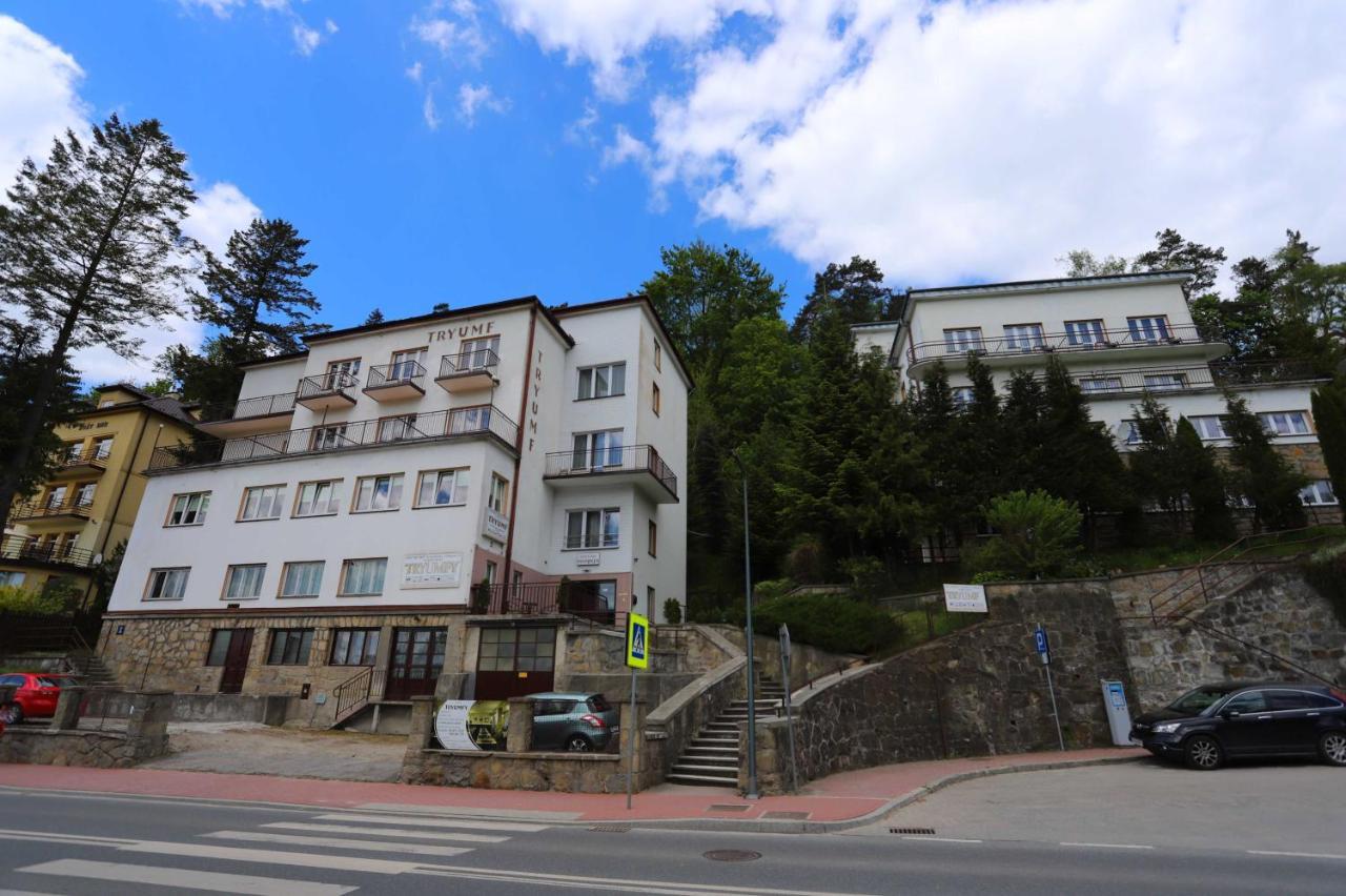 Domy Wczasowe Tryumfy Acomodação com café da manhã Krynica Zdroj Exterior foto
