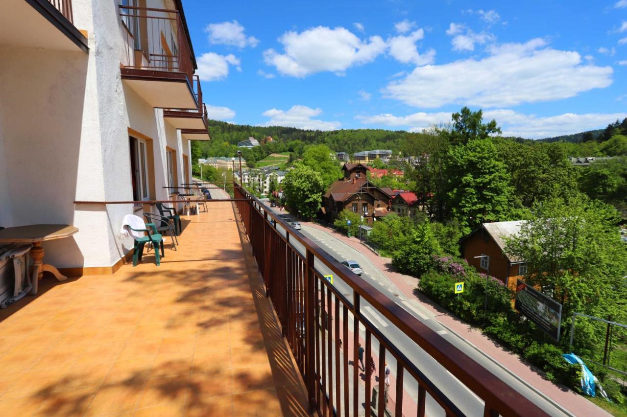 Domy Wczasowe Tryumfy Acomodação com café da manhã Krynica Zdroj Exterior foto