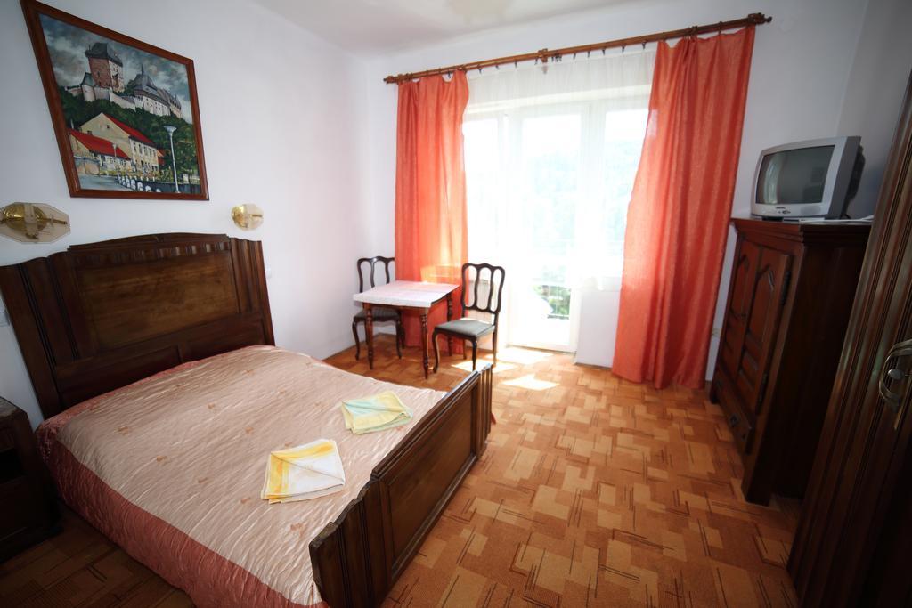Domy Wczasowe Tryumfy Acomodação com café da manhã Krynica Zdroj Quarto foto
